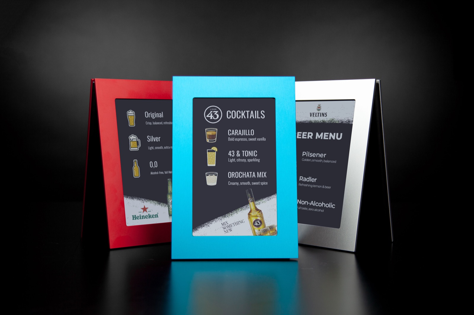 Dinio table displays in red, cyan and silver, showing branded drink menus for Heineken, Licor 43 and Veltins